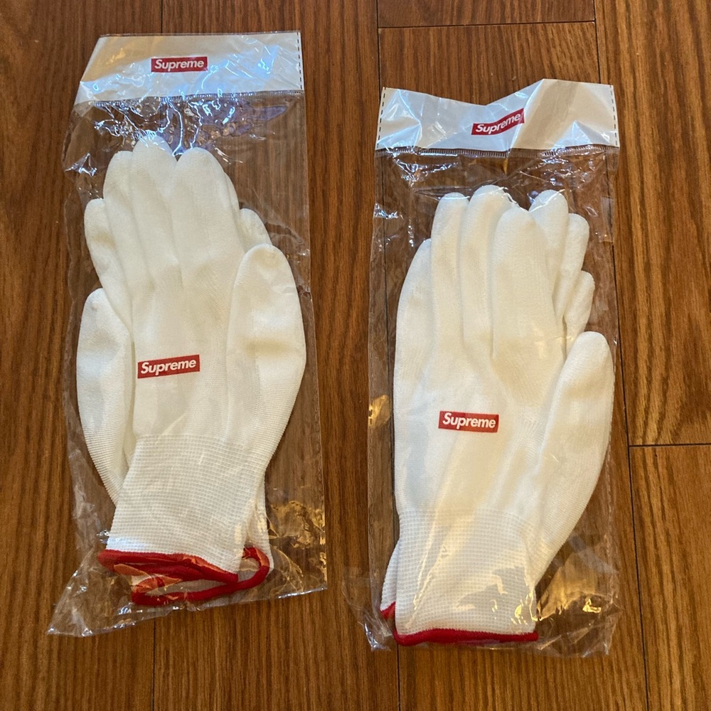 Supreme Rubberized Gloves FW20 Season Gift